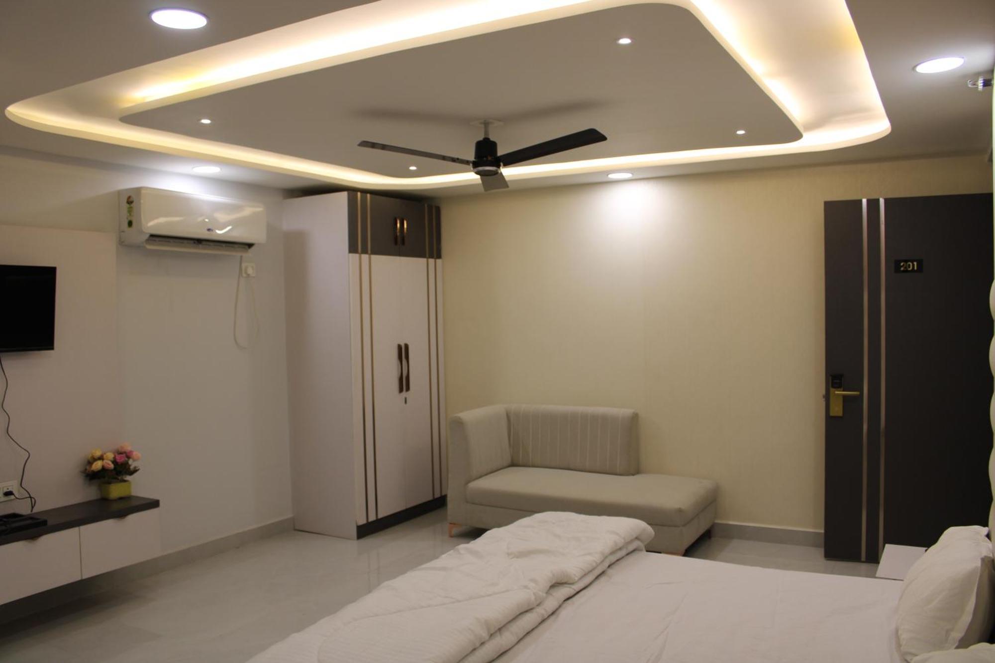 Hotel Gold Stone Kanpur Exterior foto